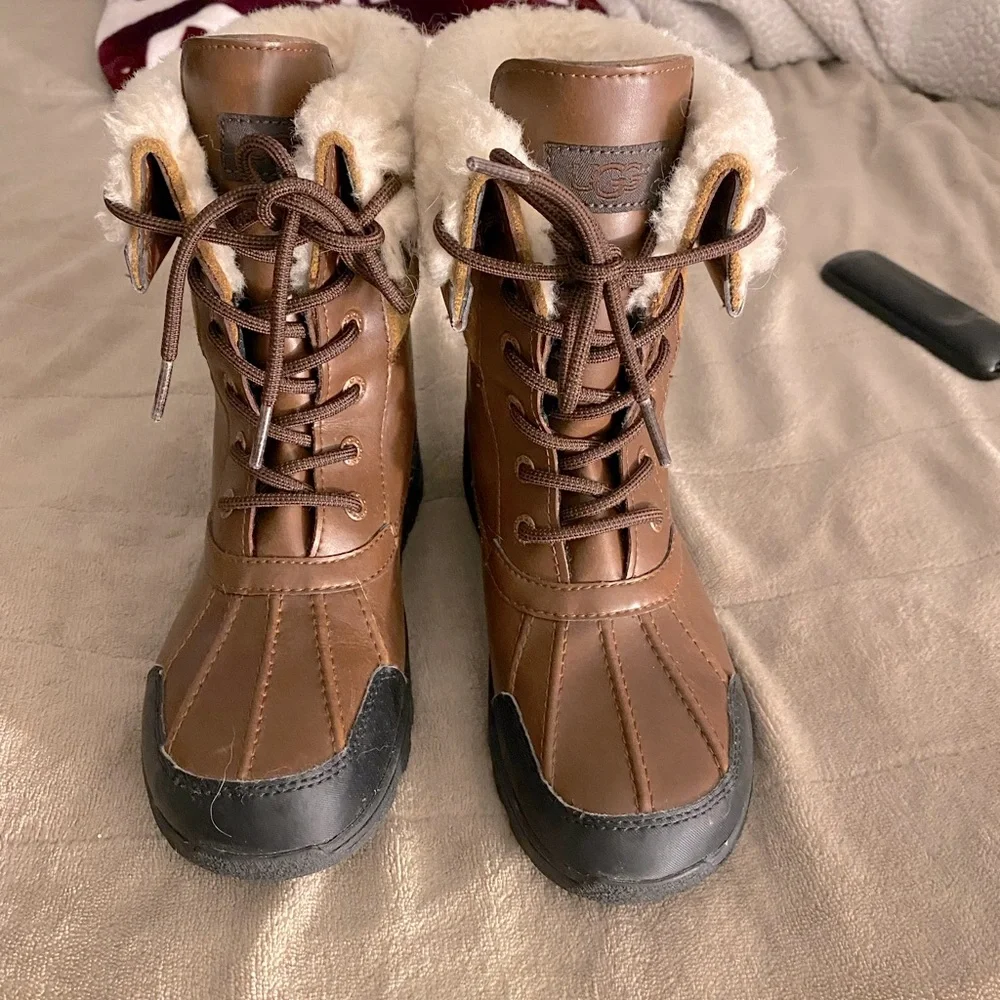 Ugg - Picture 1 of 4